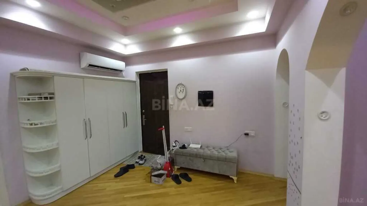 Satılır 4 otaqlı mənzil 210 m²