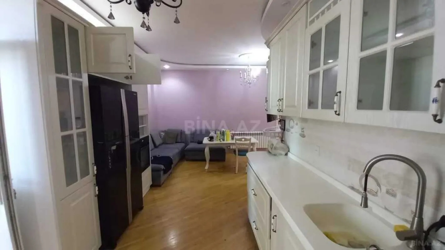 Satılır 4 otaqlı mənzil 210 m²