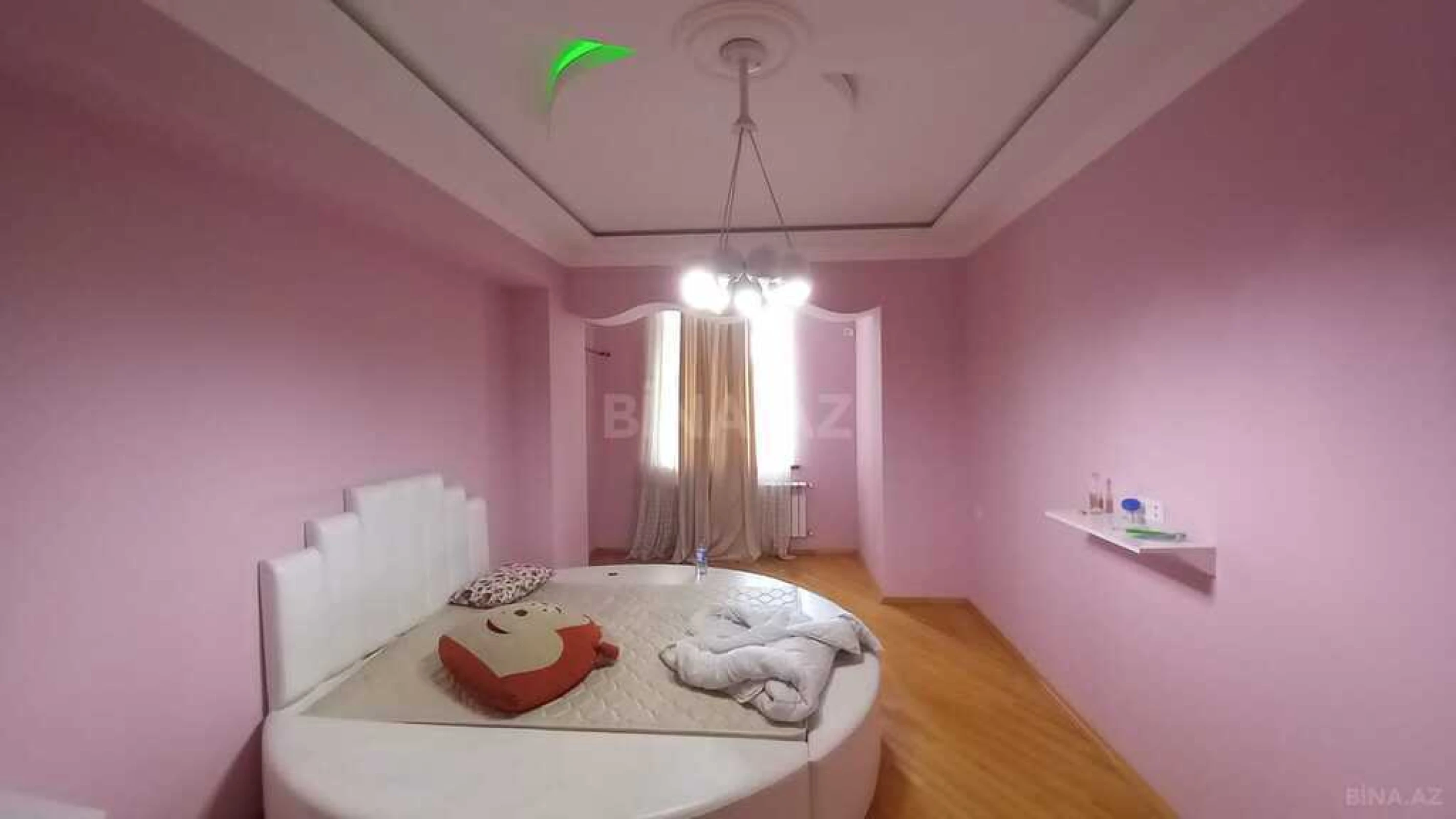 Satılır 4 otaqlı mənzil 210 m²