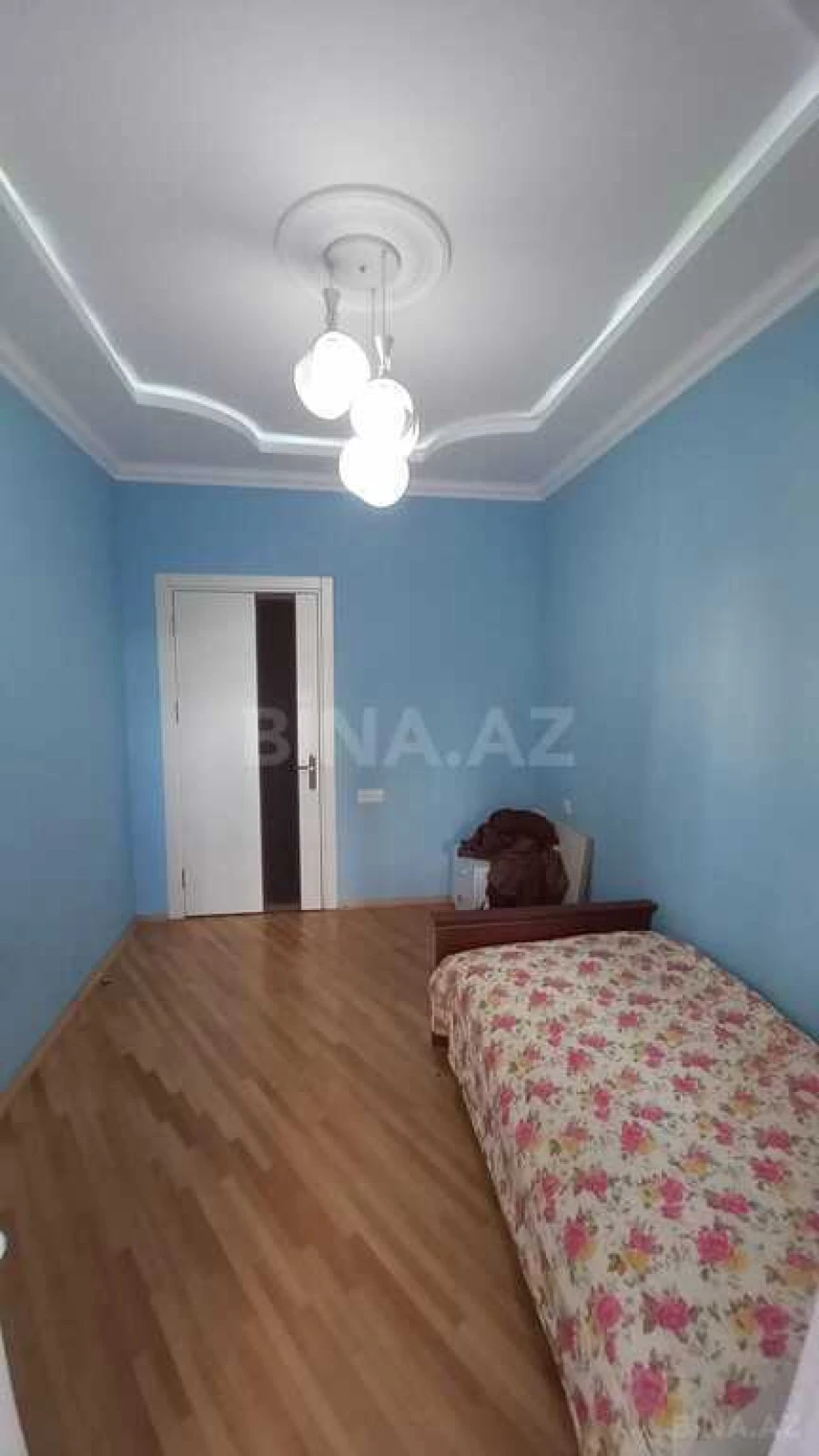Satılır 4 otaqlı mənzil 210 m²