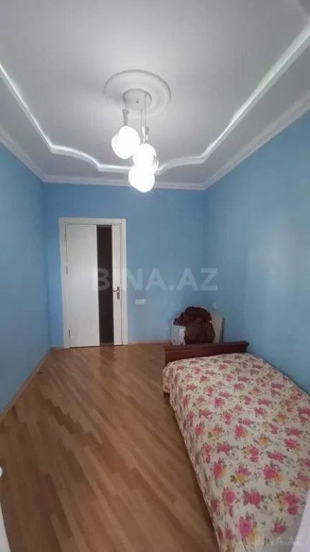Satılır 4 otaqlı mənzil 210 m²