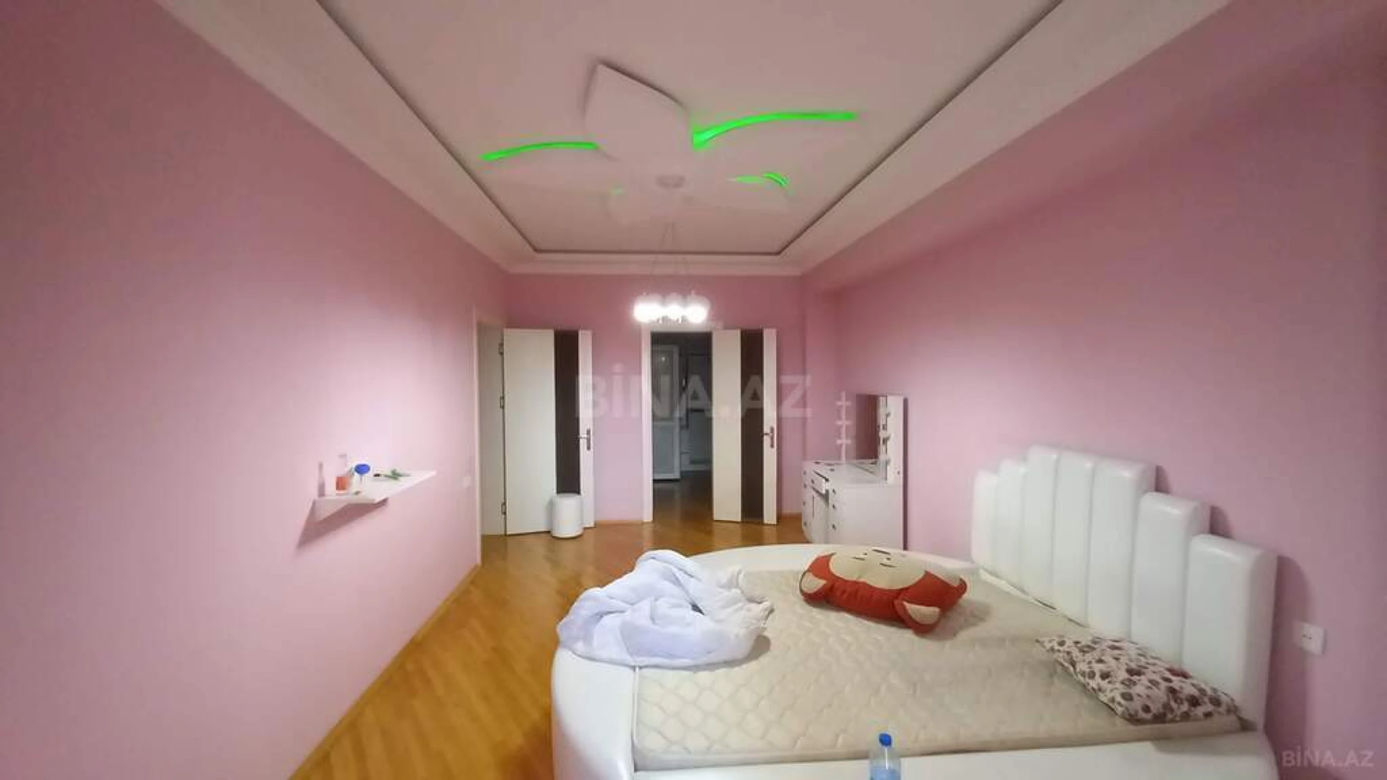Satılır 4 otaqlı mənzil 210 m²