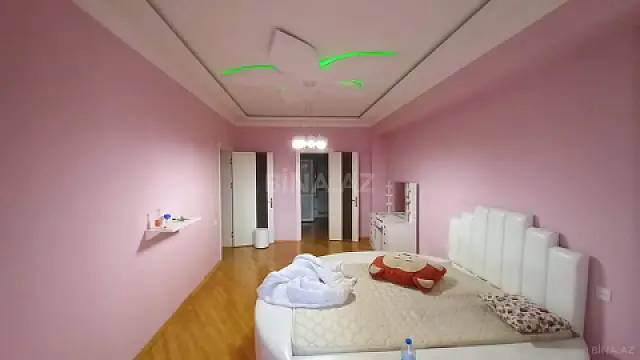 Satılır 4 otaqlı mənzil 210 m²