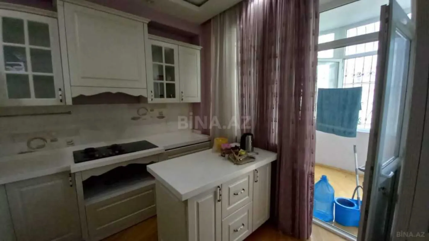 Satılır 4 otaqlı mənzil 210 m²