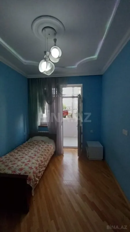 Satılır 4 otaqlı mənzil 210 m²