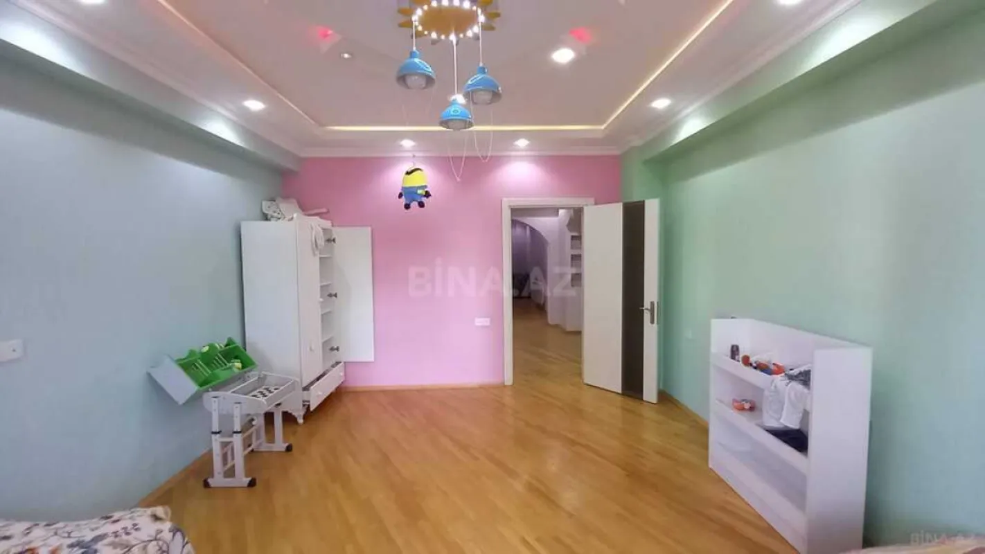 Satılır 4 otaqlı mənzil 210 m²