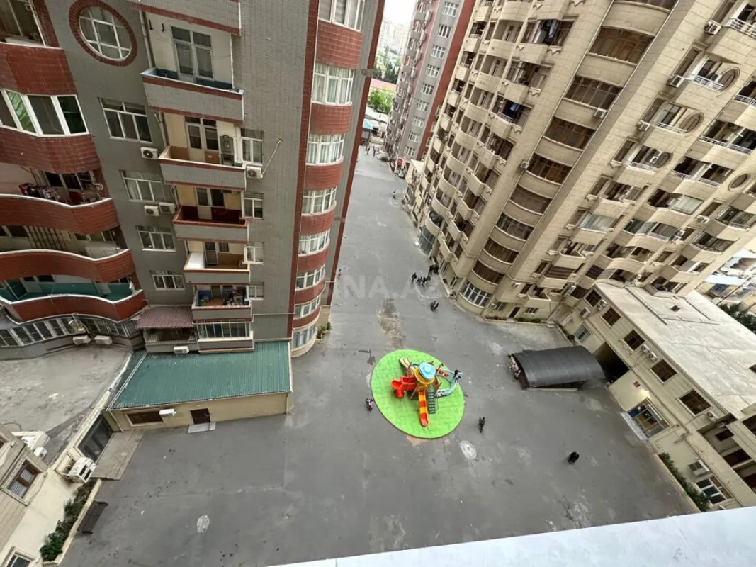 Satılır 3 otaqlı mənzil 147 m²