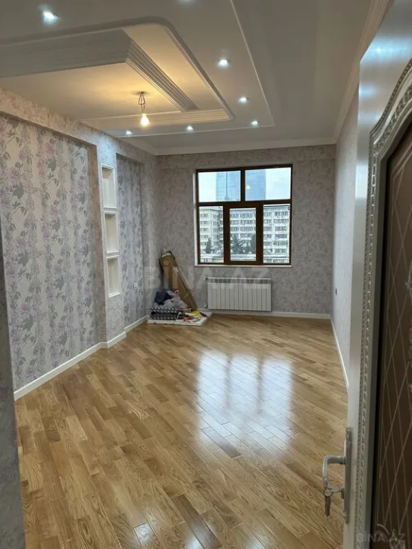 Satılır 3 otaqlı mənzil 147 m²