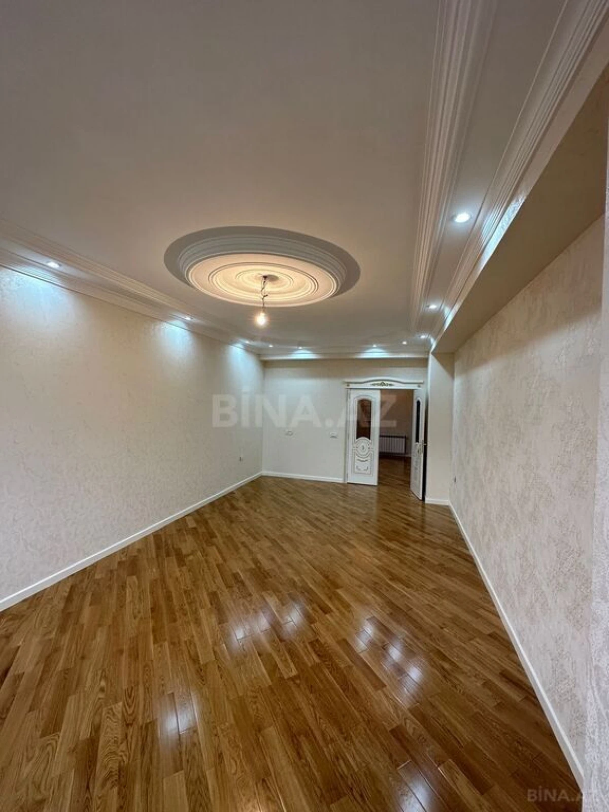 Satılır 3 otaqlı mənzil 147 m²