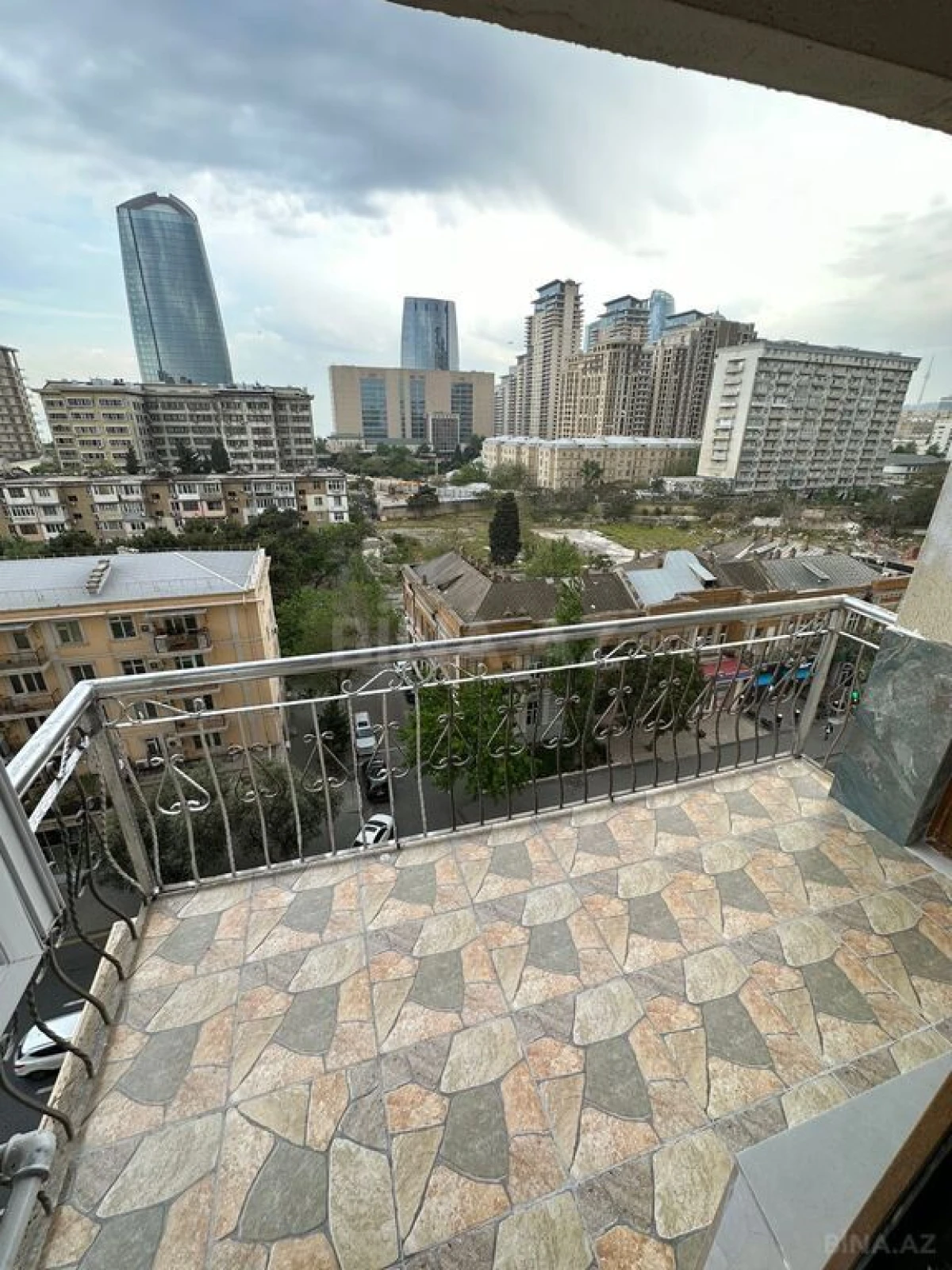 Satılır 3 otaqlı mənzil 147 m²