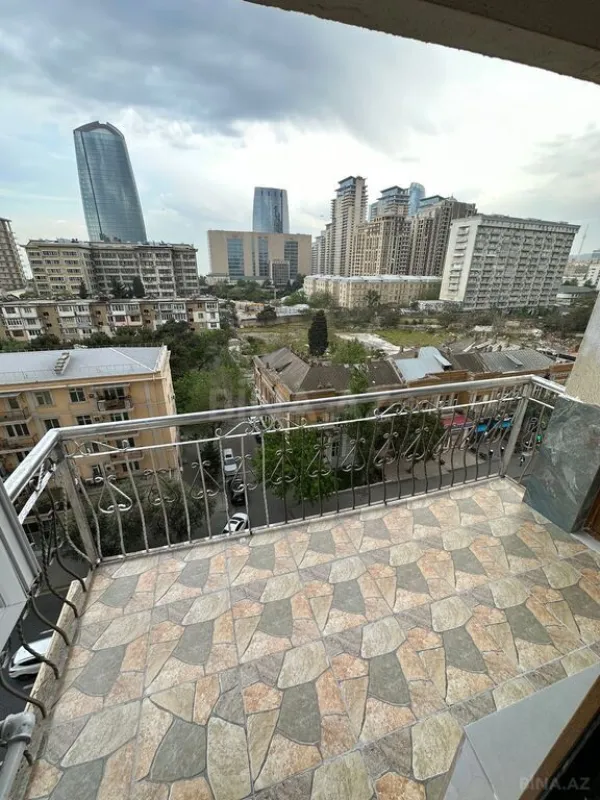 Satılır 3 otaqlı mənzil 147 m²