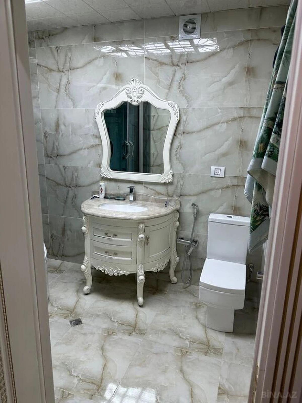 Satılır 3 otaqlı mənzil 147 m²