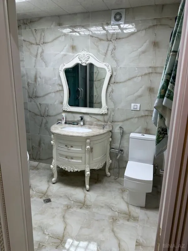 Satılır 3 otaqlı mənzil 147 m²