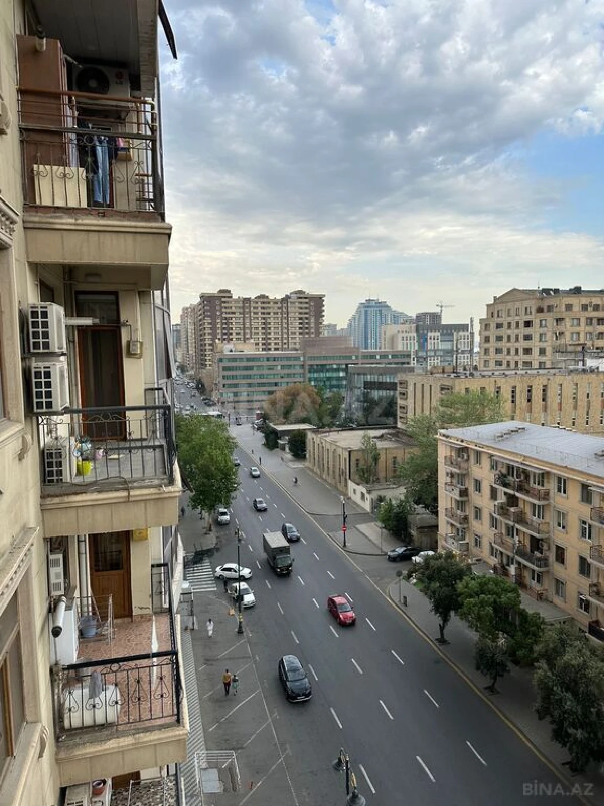 Satılır 3 otaqlı mənzil 147 m²