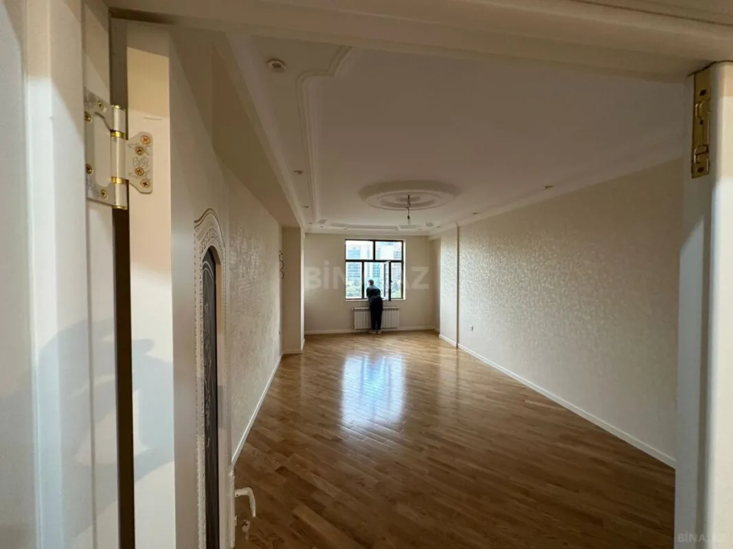 Satılır 3 otaqlı mənzil 147 m²