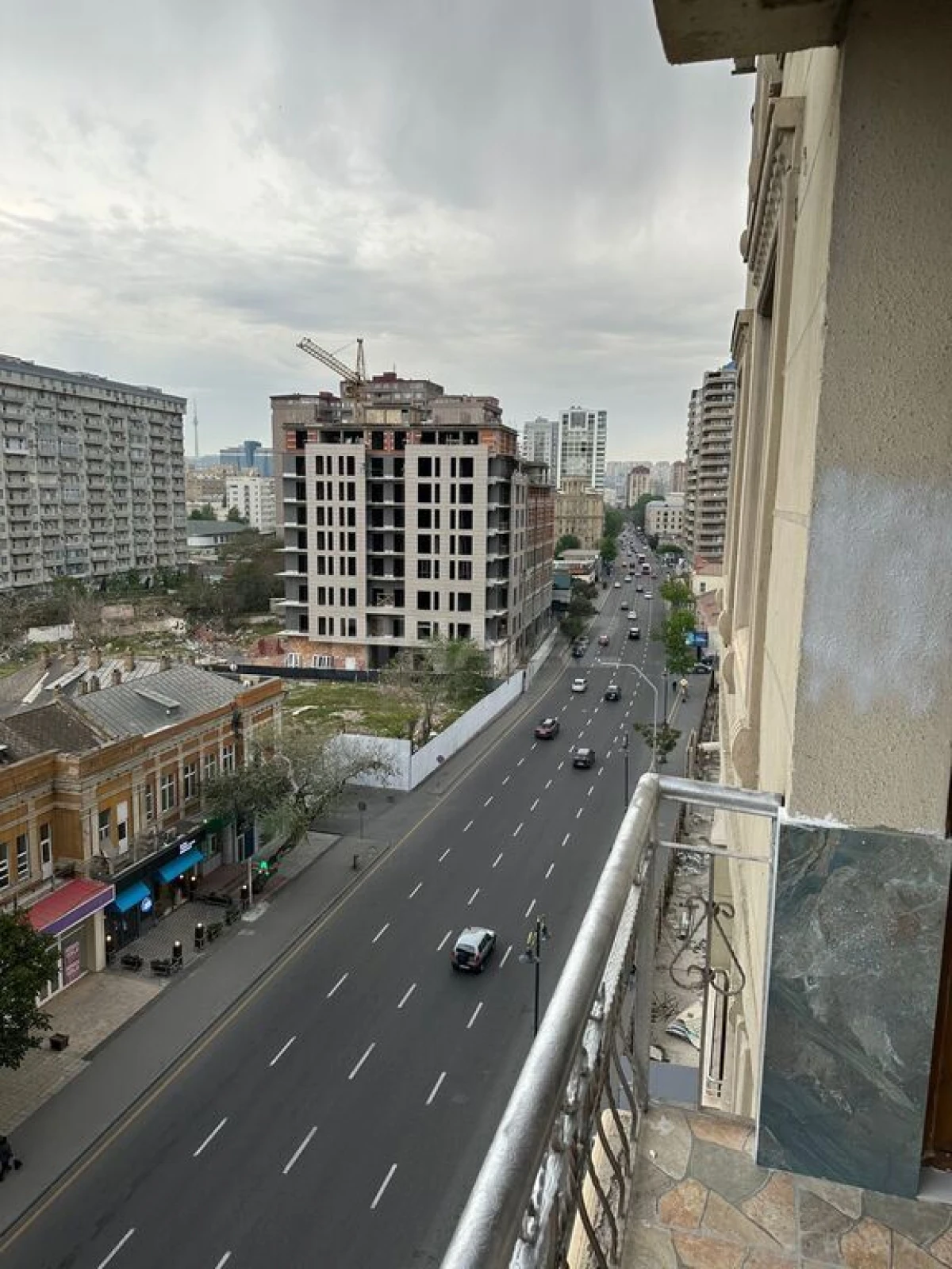 Satılır 3 otaqlı mənzil 147 m²