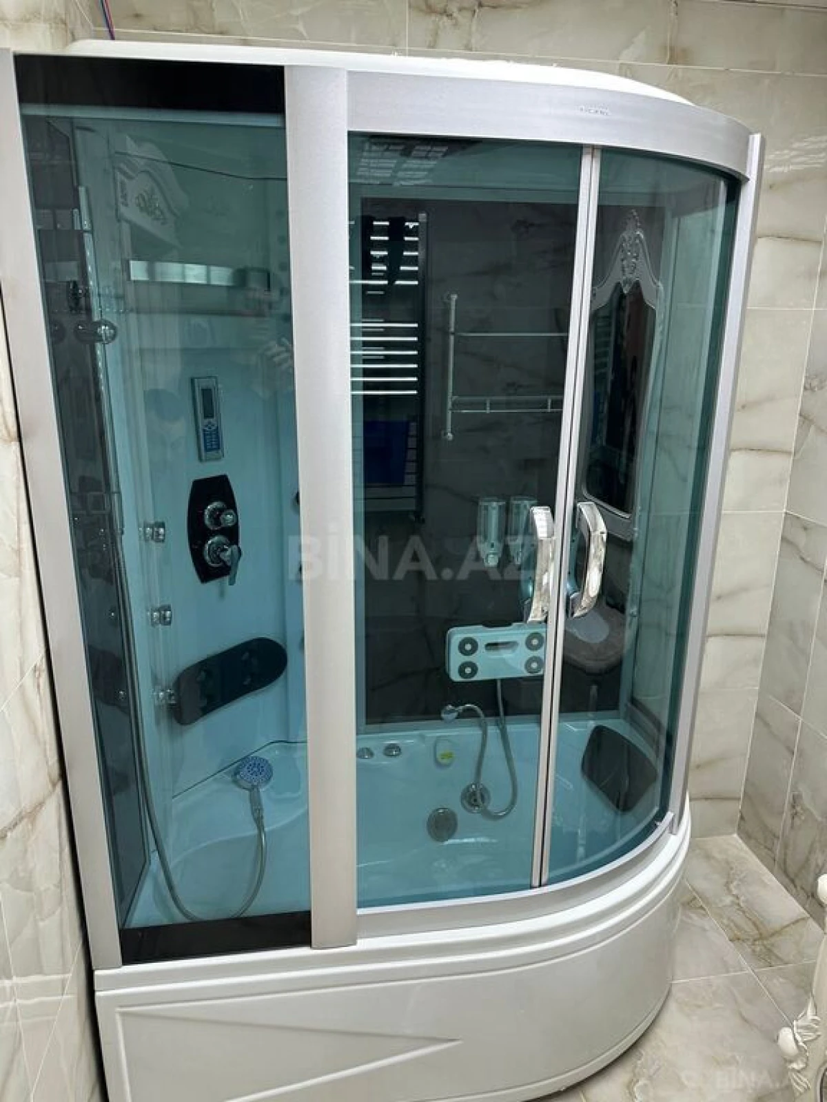 Satılır 3 otaqlı mənzil 147 m²