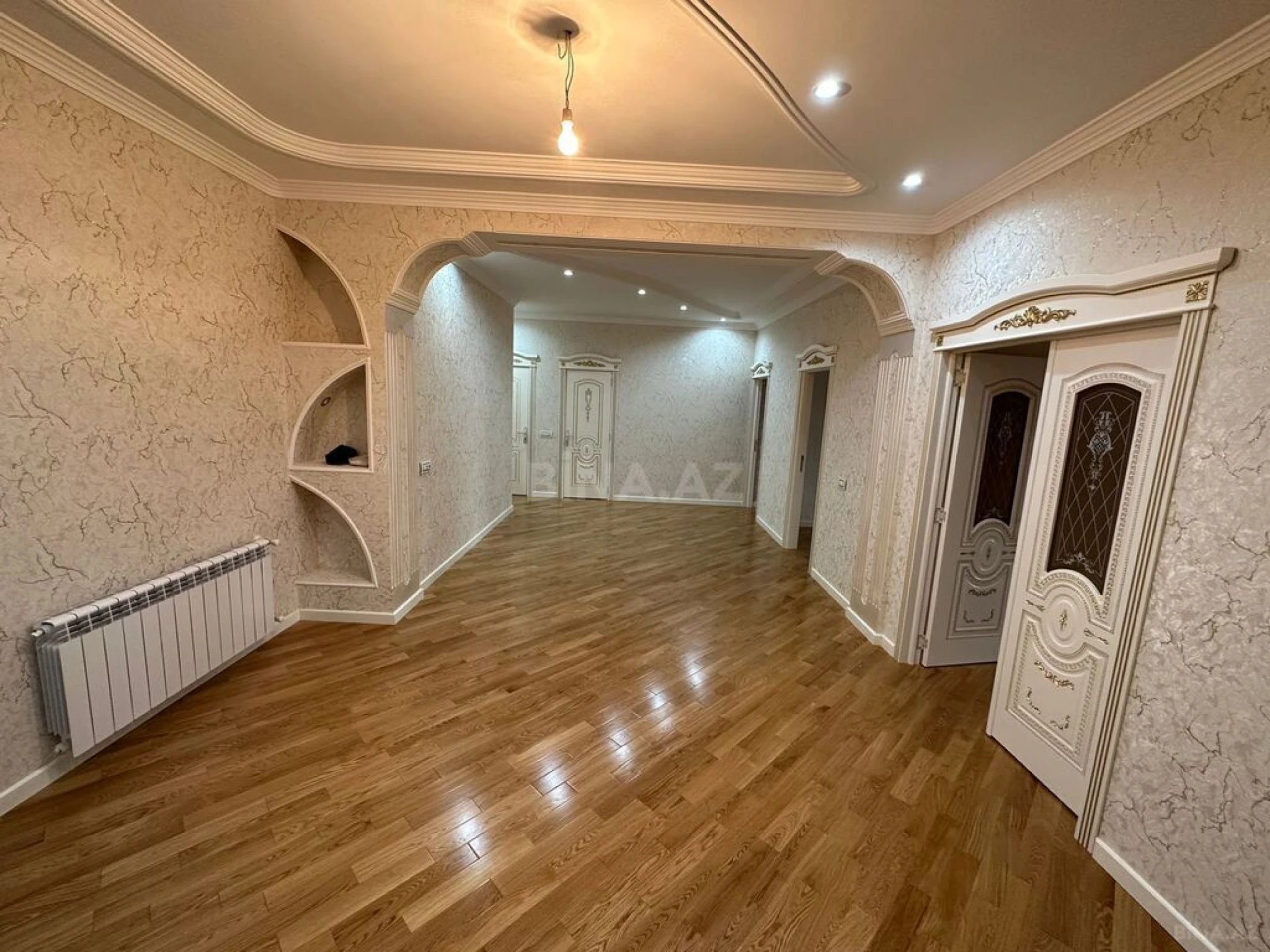 Satılır 3 otaqlı mənzil 147 m²