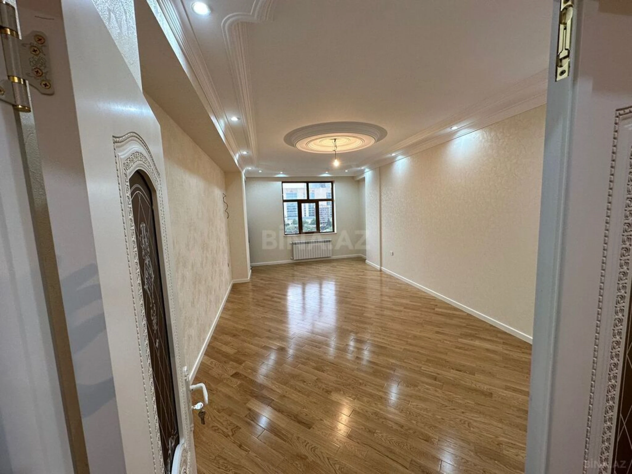 Satılır 3 otaqlı mənzil 147 m²