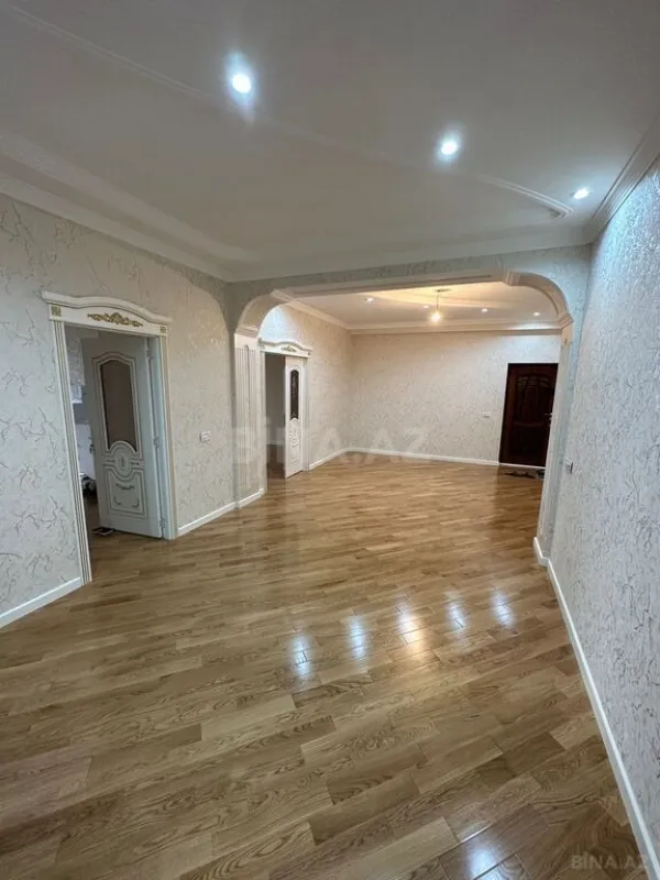 Satılır 3 otaqlı mənzil 147 m²