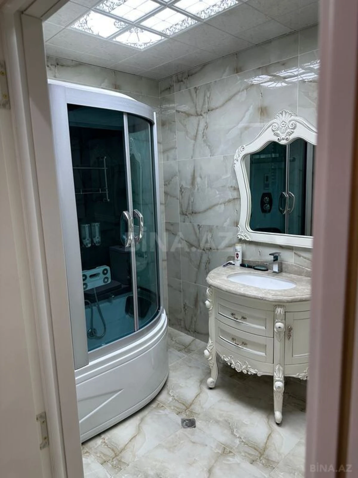 Satılır 3 otaqlı mənzil 147 m²