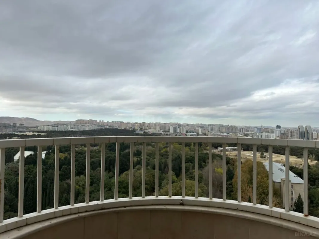 Satılır 3 otaqlı mənzil 138 m²