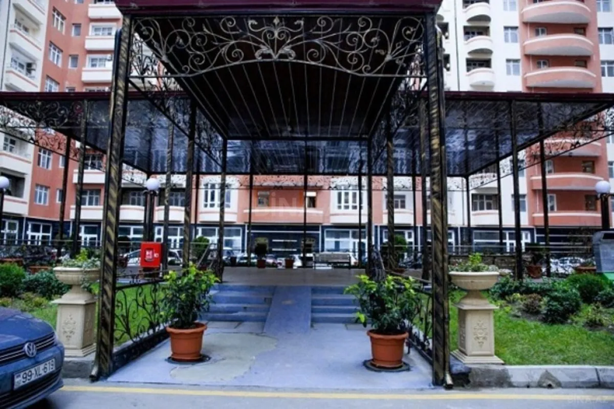 Satılır 3 otaqlı mənzil 138 m²