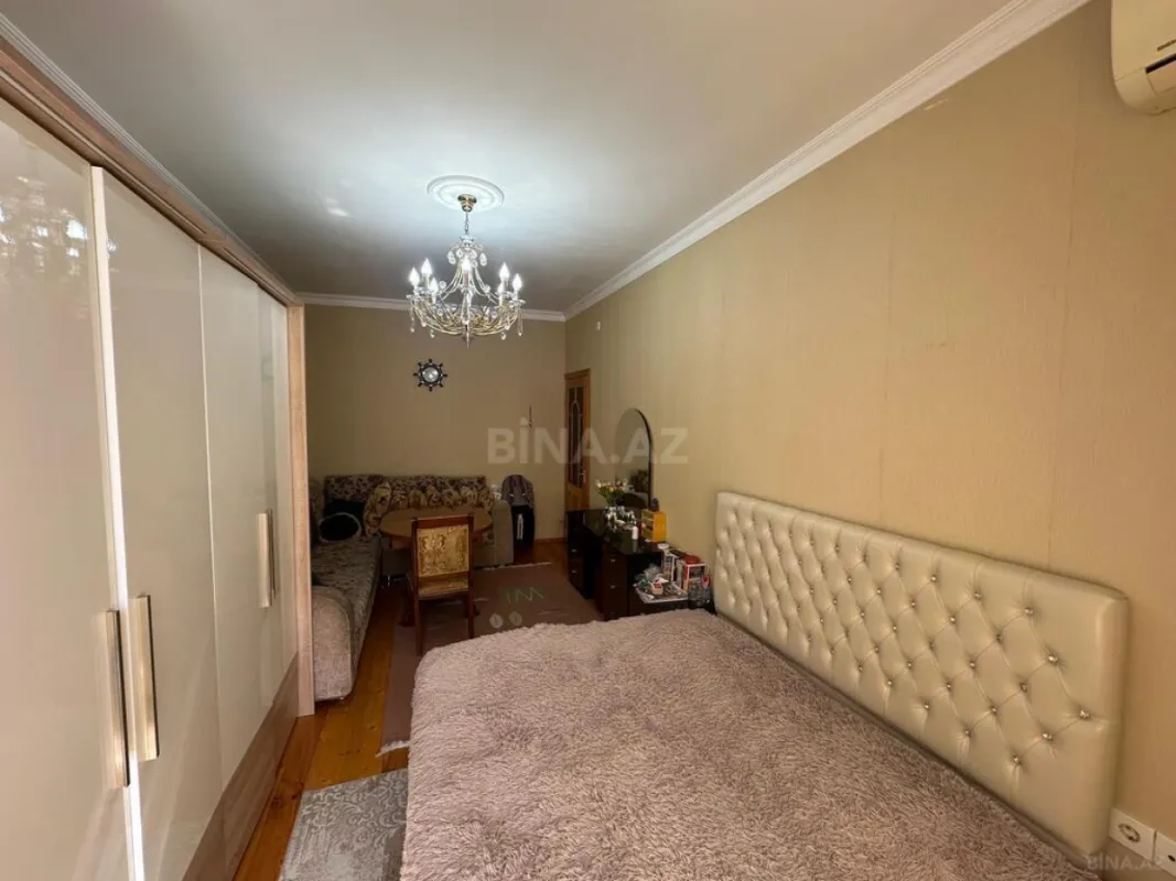 Satılır 4 otaqlı mənzil 110 m²