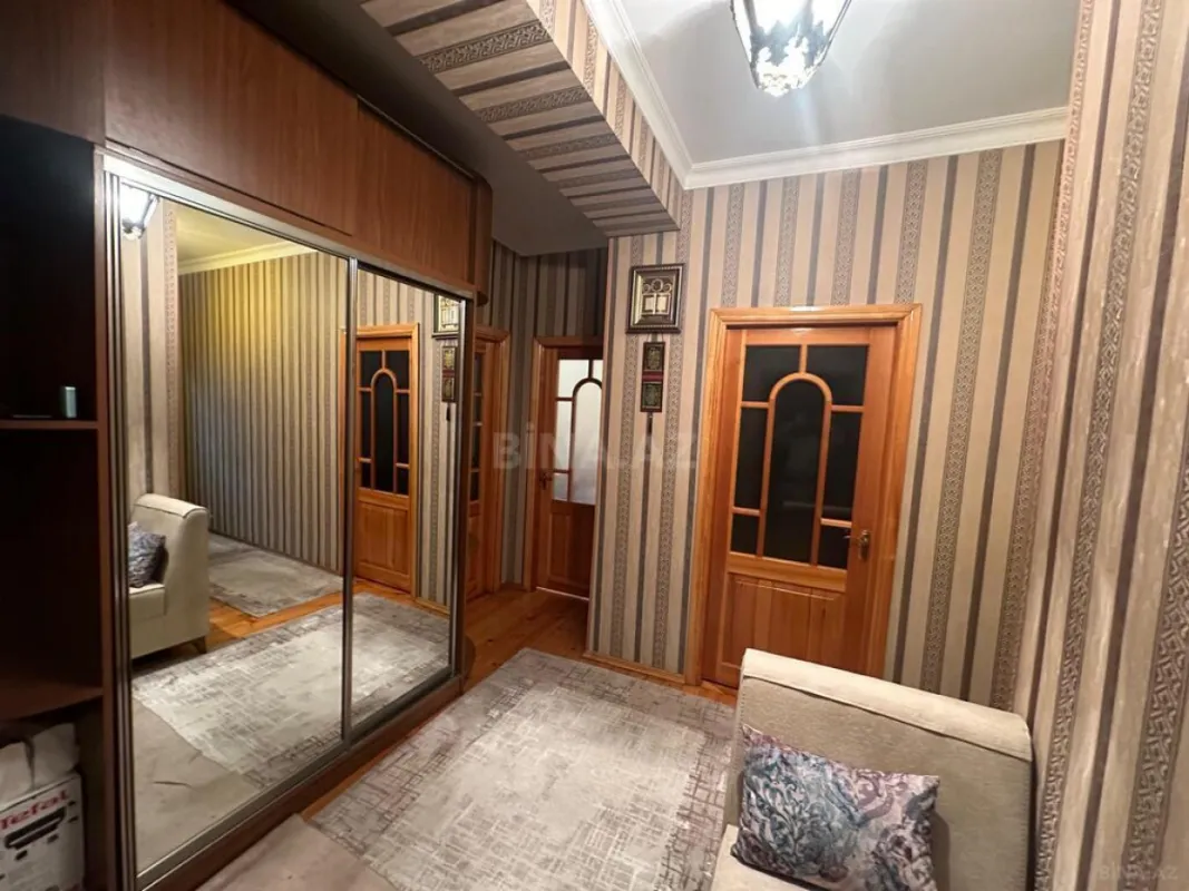 Satılır 4 otaqlı mənzil 110 m²