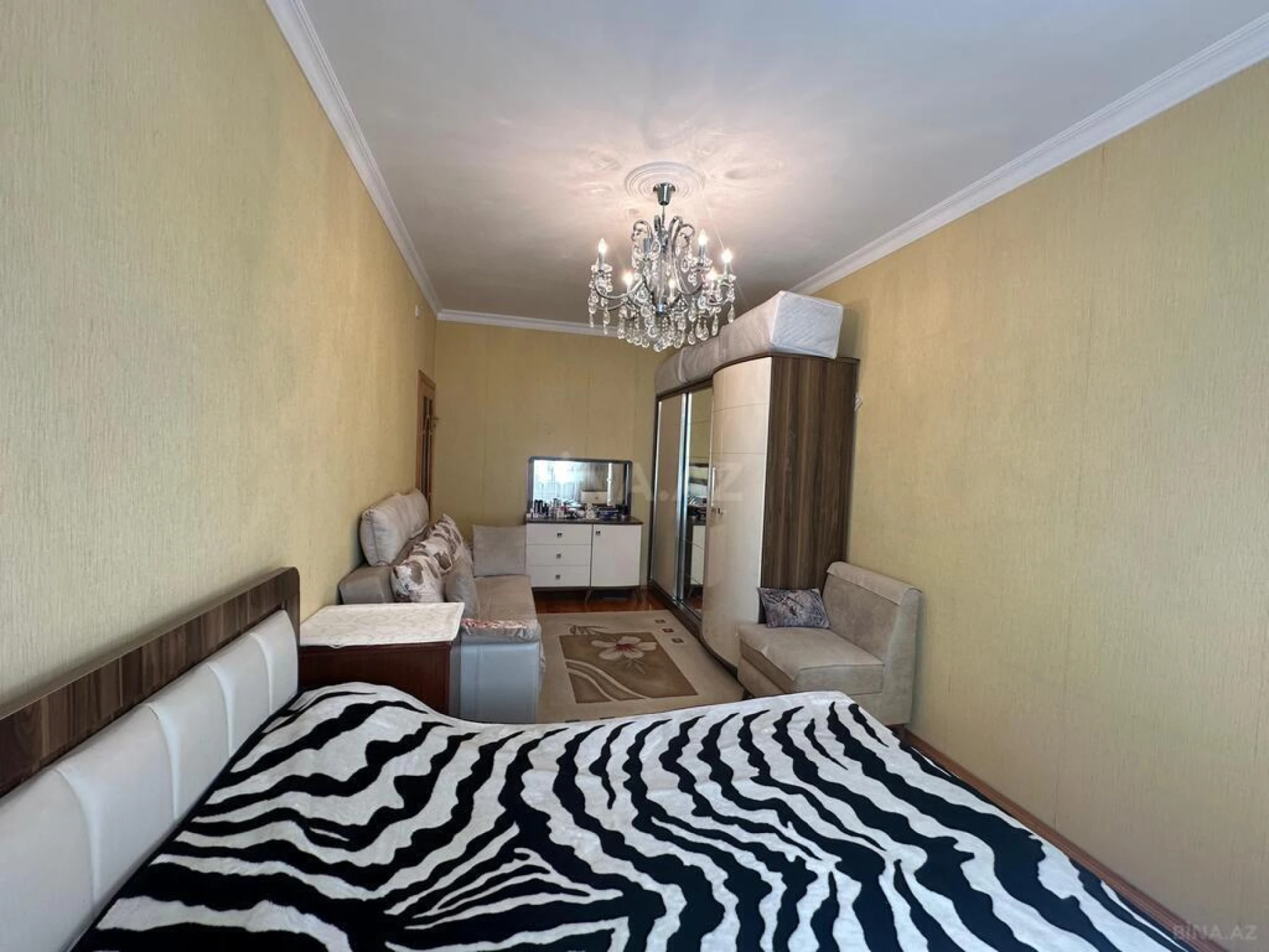 Satılır 4 otaqlı mənzil 110 m²