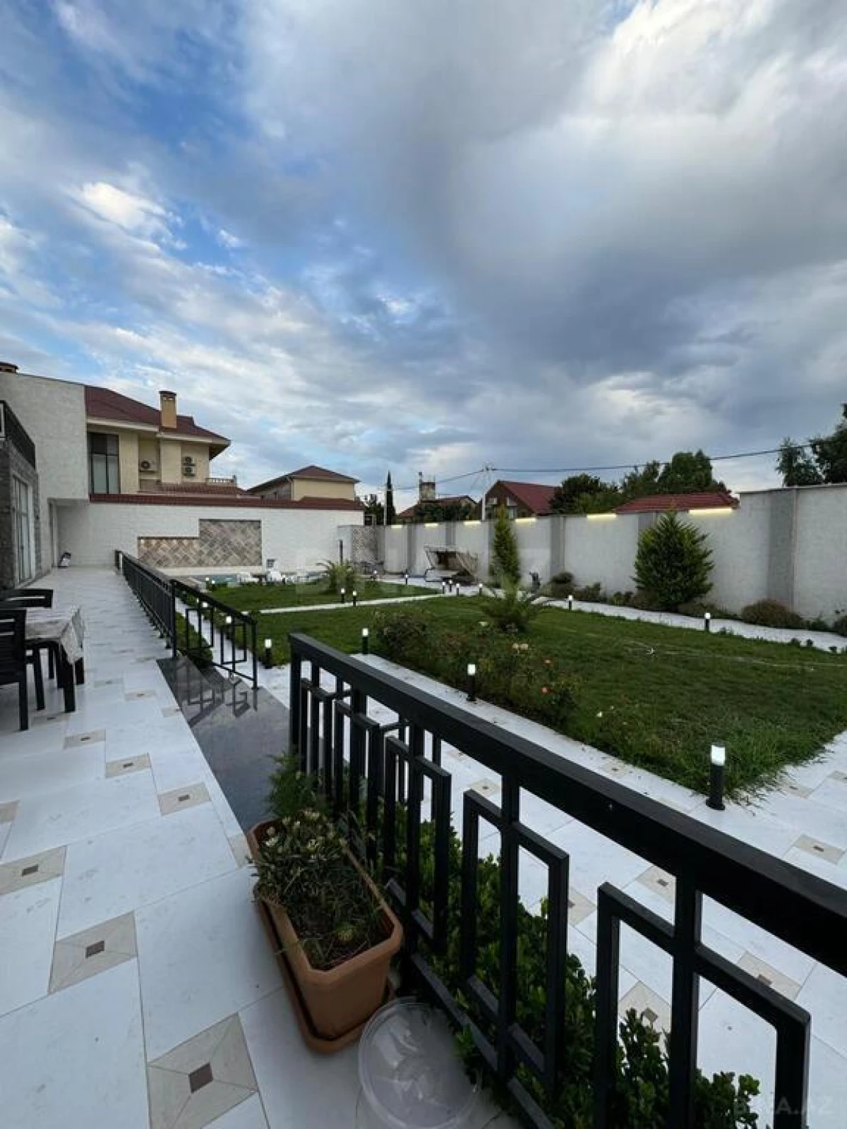 Kirayə verilir 5 otaqlı həyət evi 320 m²