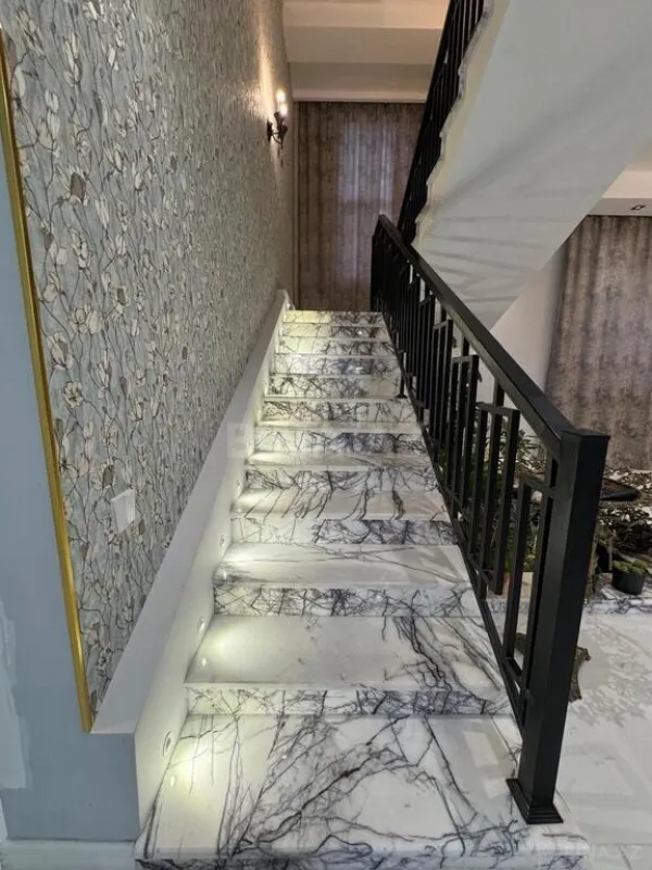 Kirayə verilir 5 otaqlı həyət evi 320 m²