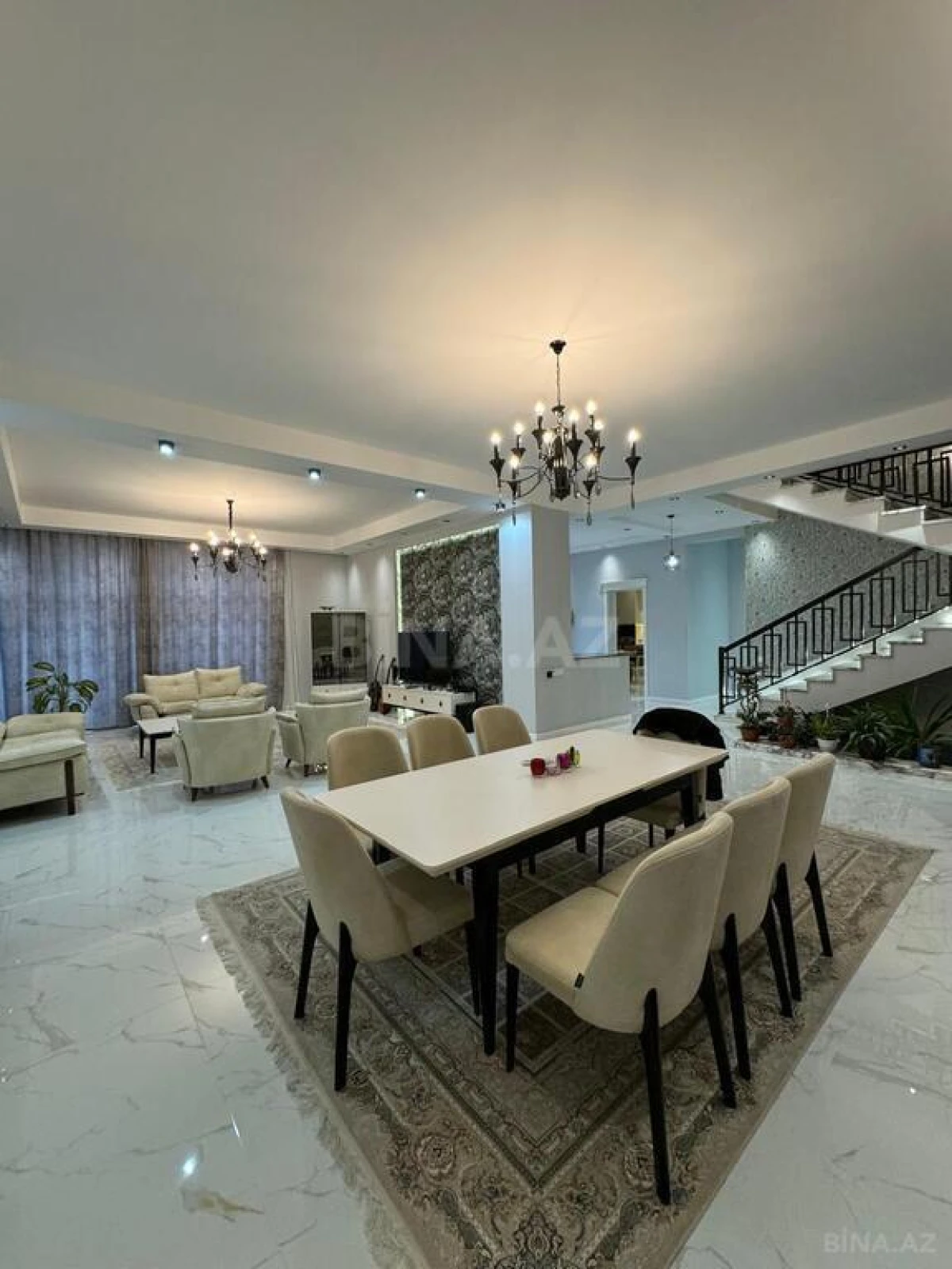 Kirayə verilir 5 otaqlı həyət evi 320 m²