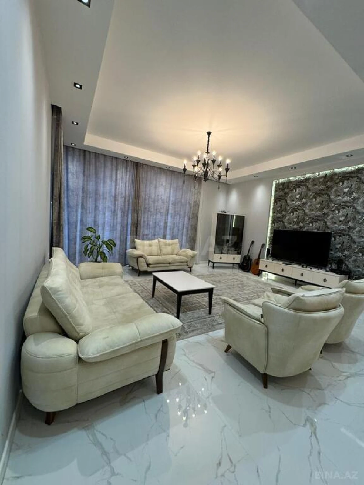 Kirayə verilir 5 otaqlı həyət evi 320 m²
