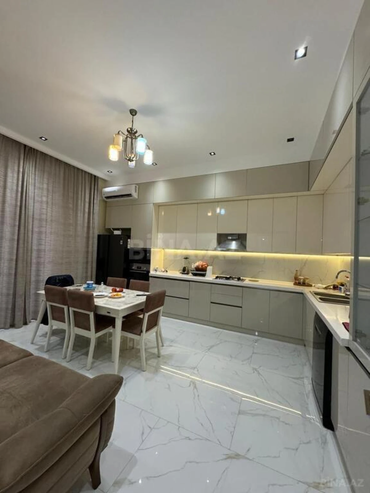 Kirayə verilir 5 otaqlı həyət evi 320 m²