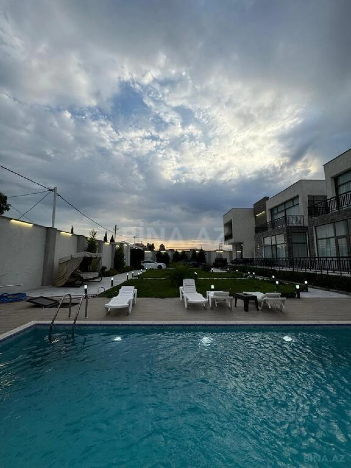 Kirayə verilir 5 otaqlı həyət evi 320 m²