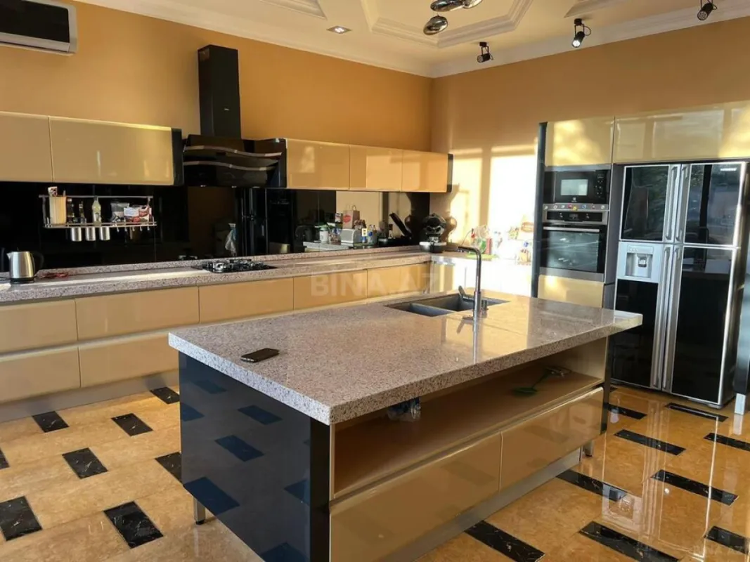 Kirayə verilir 6 otaqlı həyət evi 315 m²