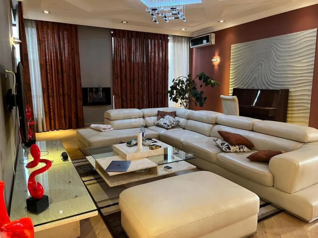 Kirayə verilir 6 otaqlı həyət evi 315 m²