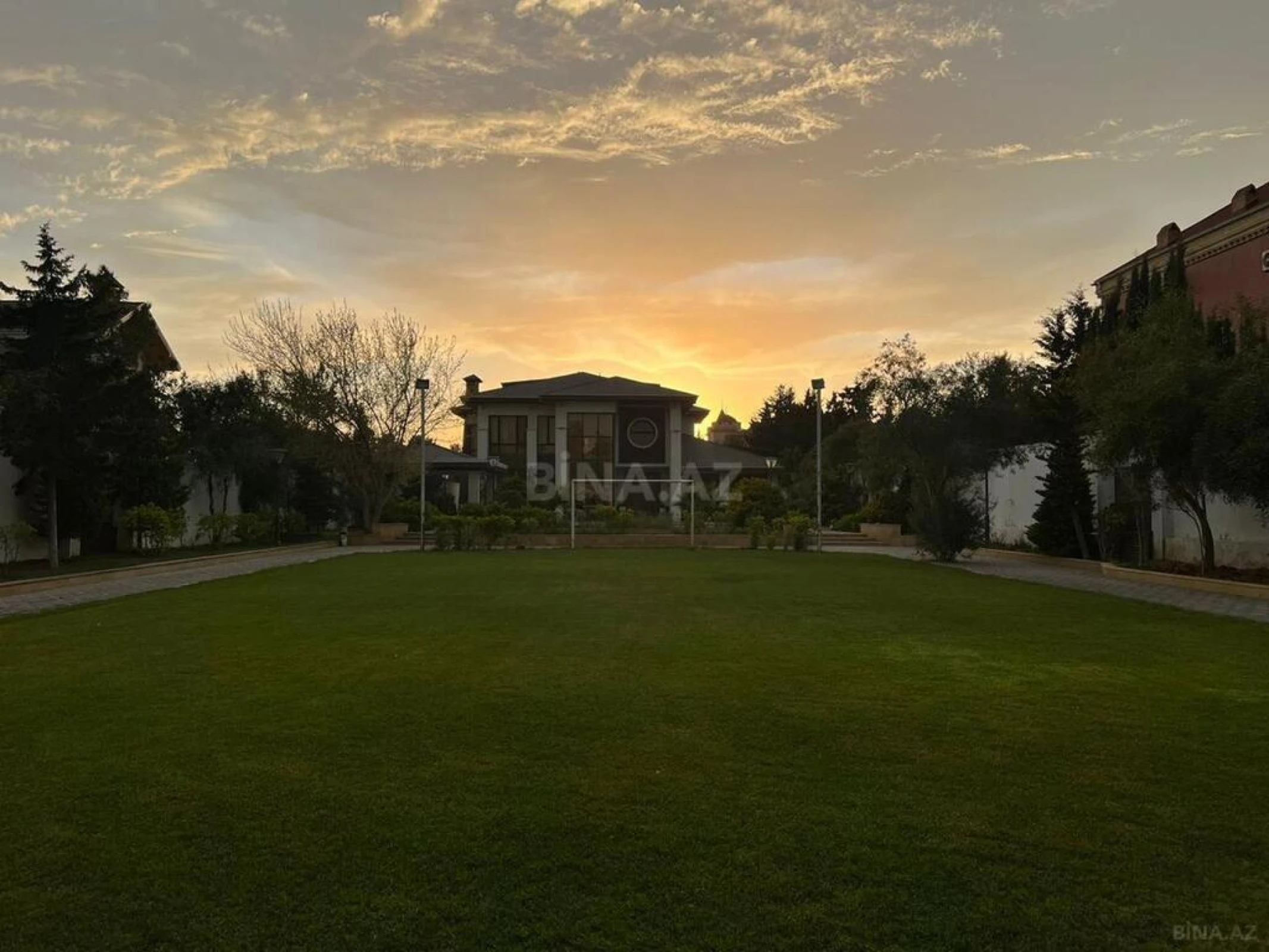 Kirayə verilir 6 otaqlı həyət evi 315 m²