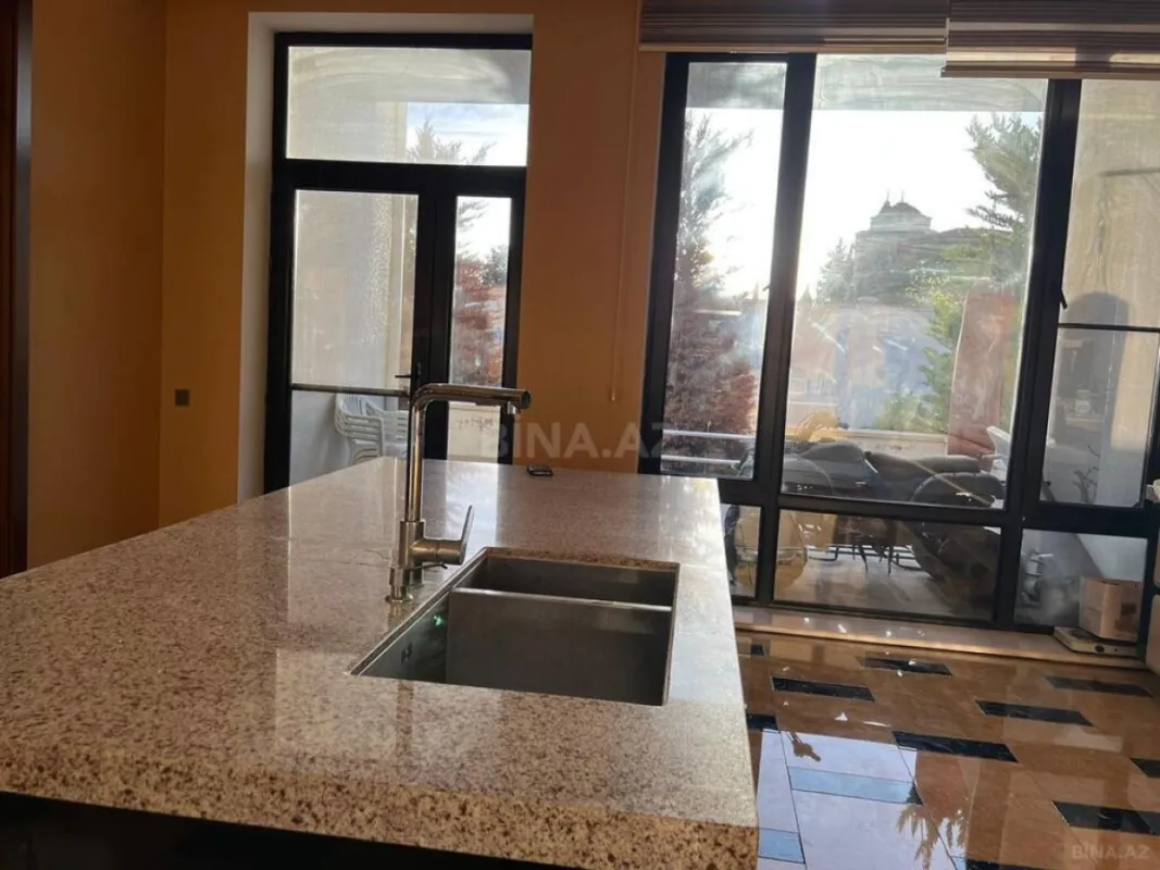 Kirayə verilir 6 otaqlı həyət evi 315 m²