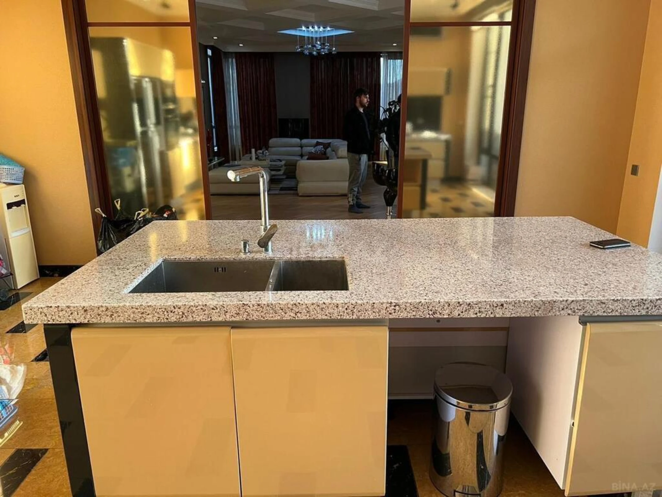 Kirayə verilir 6 otaqlı həyət evi 315 m²