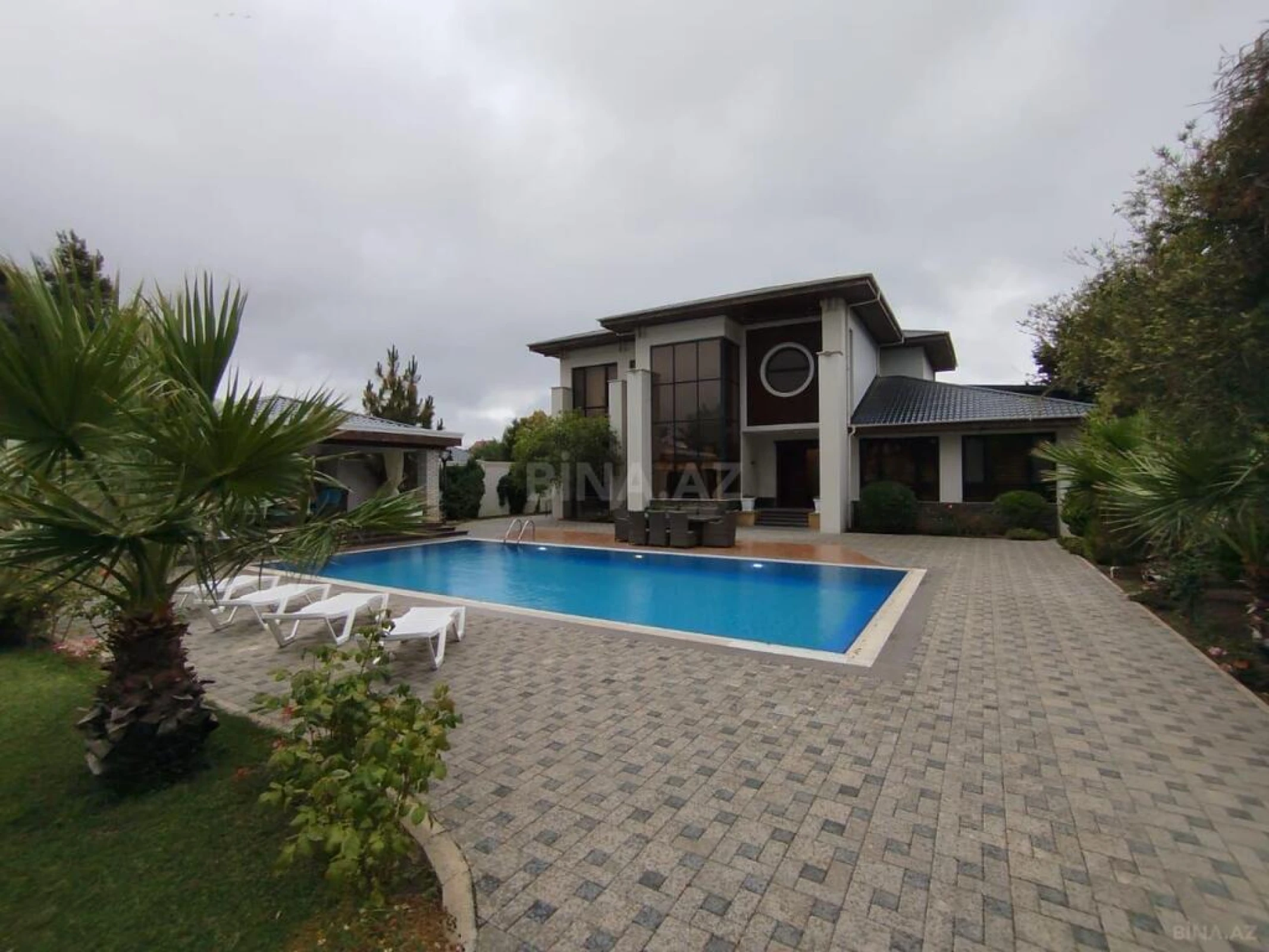 Kirayə verilir 6 otaqlı həyət evi 315 m²