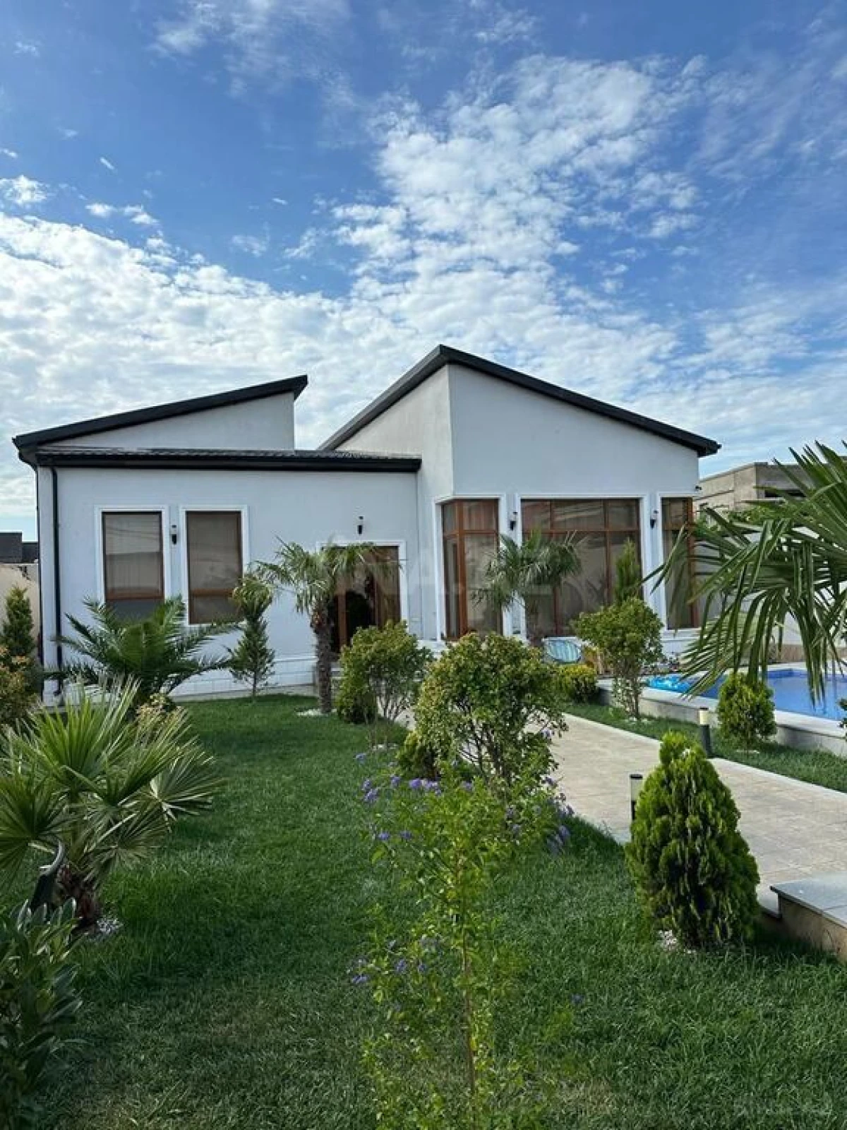 Kirayə verilir 5 otaqlı həyət evi 280 m²