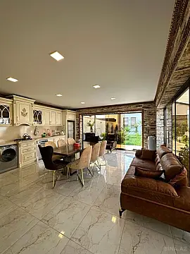 Kirayə verilir 5 otaqlı həyət evi 280 m²