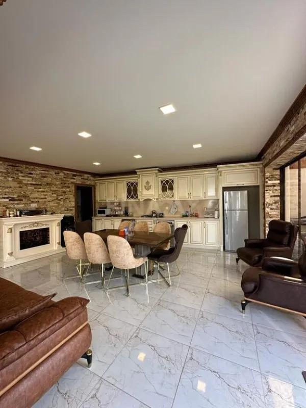 Kirayə verilir 5 otaqlı həyət evi 280 m²