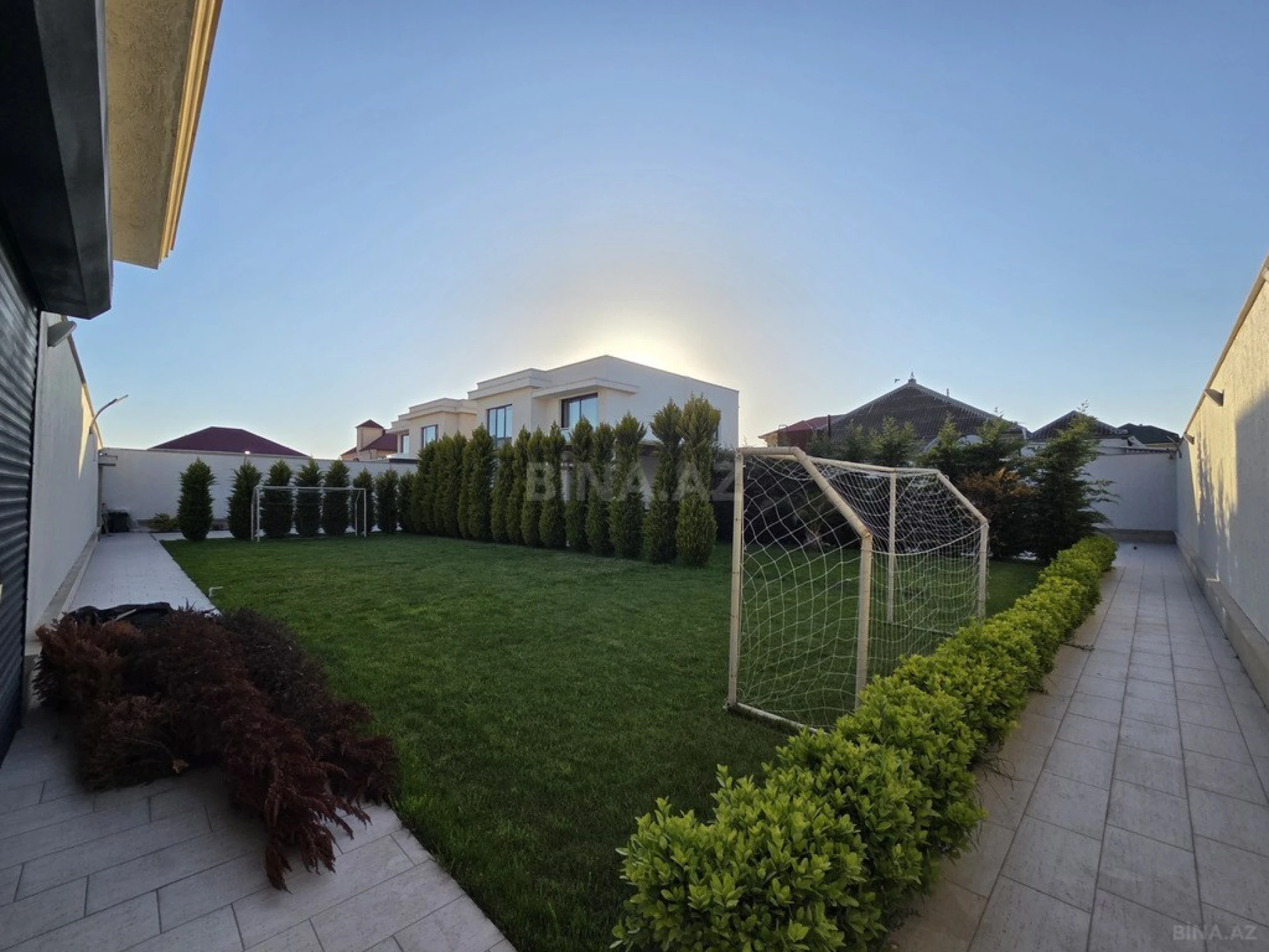 Kirayə verilir 6 otaqlı həyət evi 380 m²