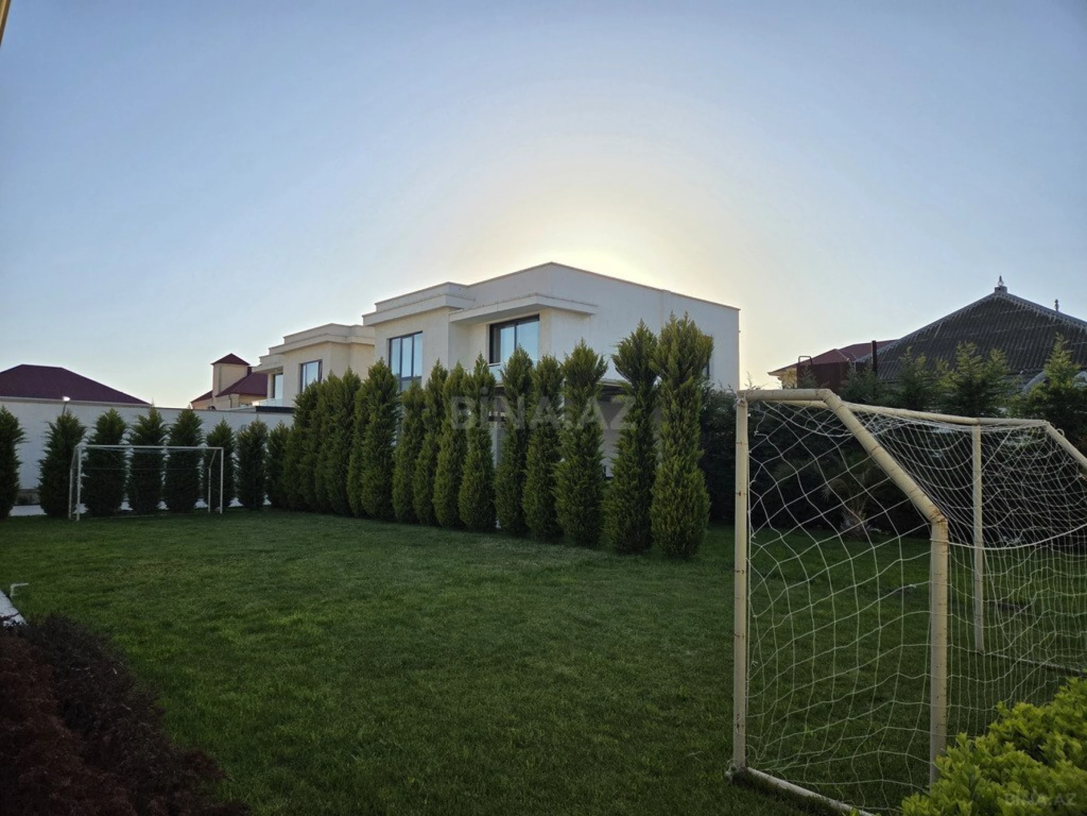 Kirayə verilir 6 otaqlı həyət evi 380 m²