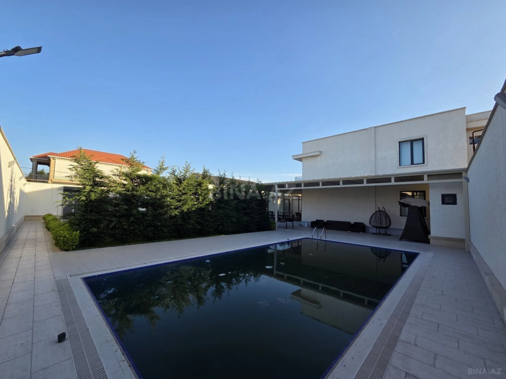 Kirayə verilir 6 otaqlı həyət evi 380 m²