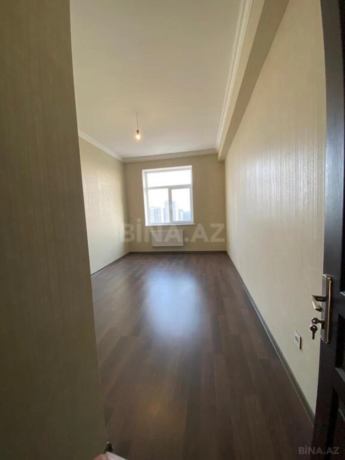 Satılır 4 otaqlı mənzil 99 m²