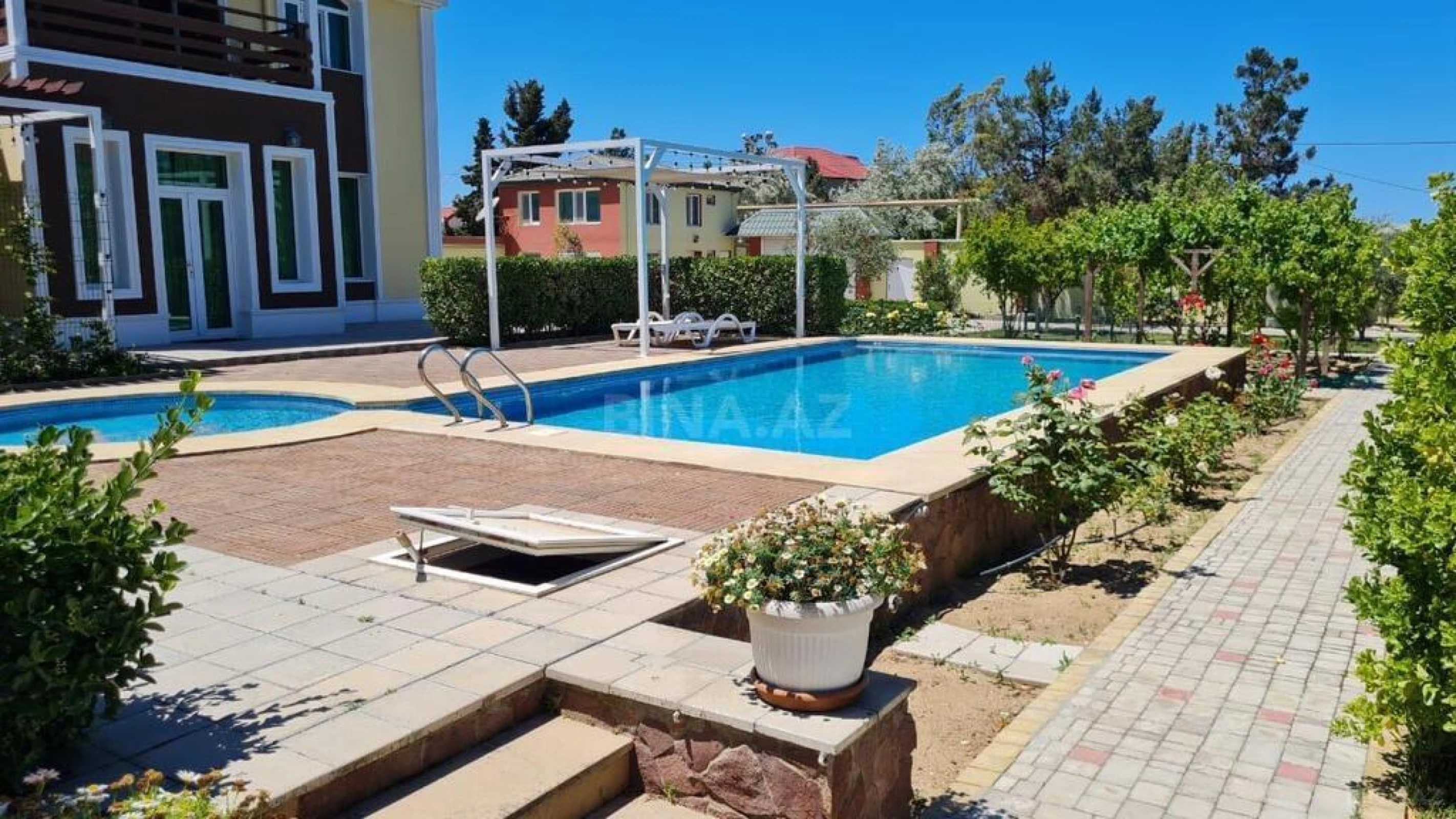 Kirayə verilir 5 otaqlı həyət evi 400 m²